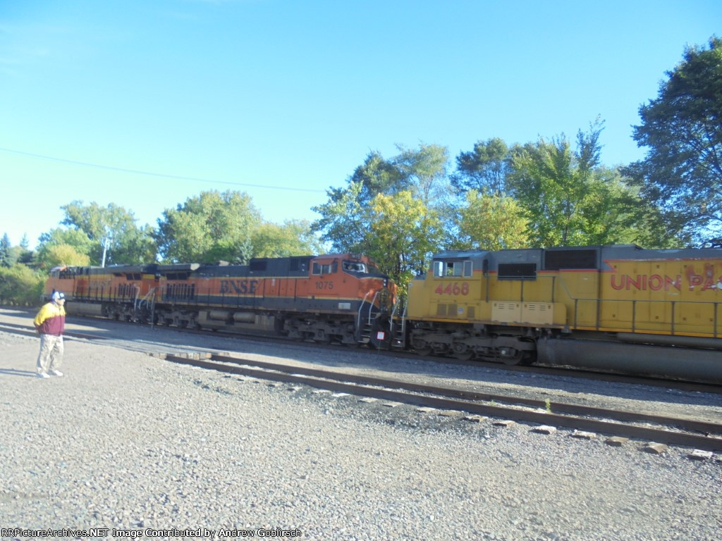 UP 4468, BNSF 8200 + 1075